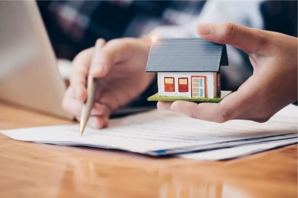công chứng nhà đất khi người mua vắng mặt