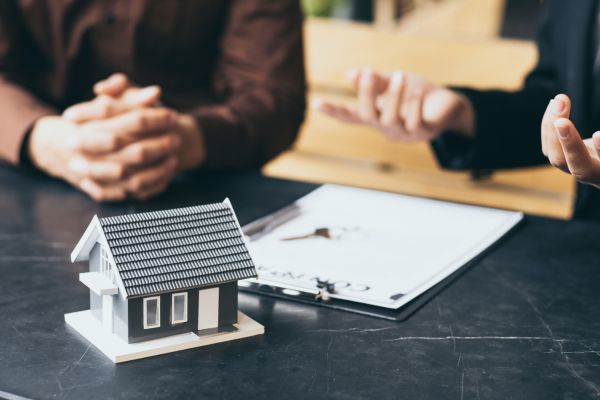 công chứng chia tách đất người già