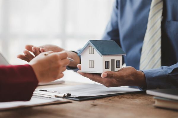 Thẩm quyền ngăn chặn giao dịch
