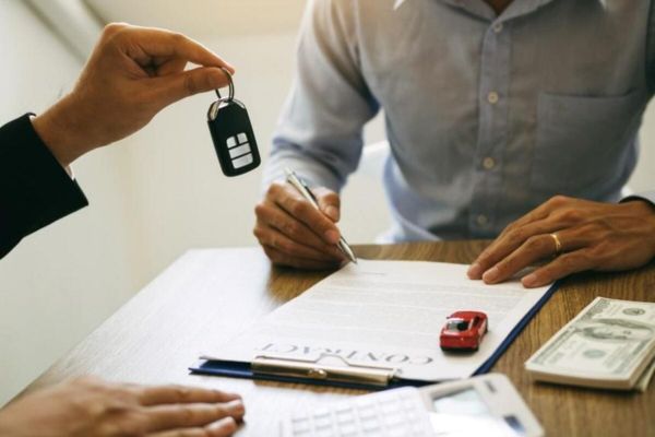Thuế phí hợp đồng mua bán ô tô