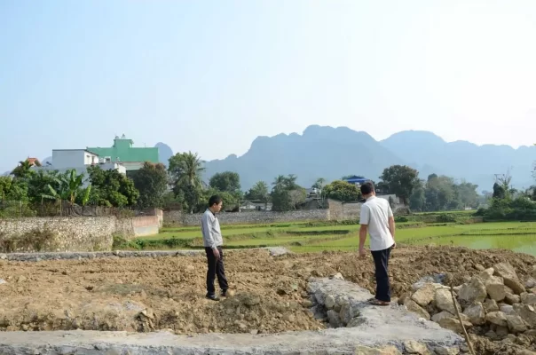 lấn chiếm đất công