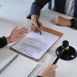 Giữ giấy tờ tùy thân của nhân viên: hành vi bị cấm tuyệt đối 13