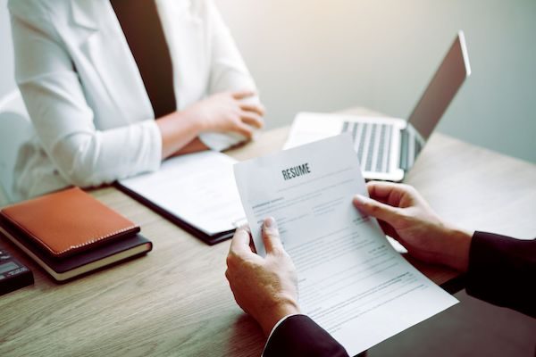 tặng cho đất nhưng vẫn ở